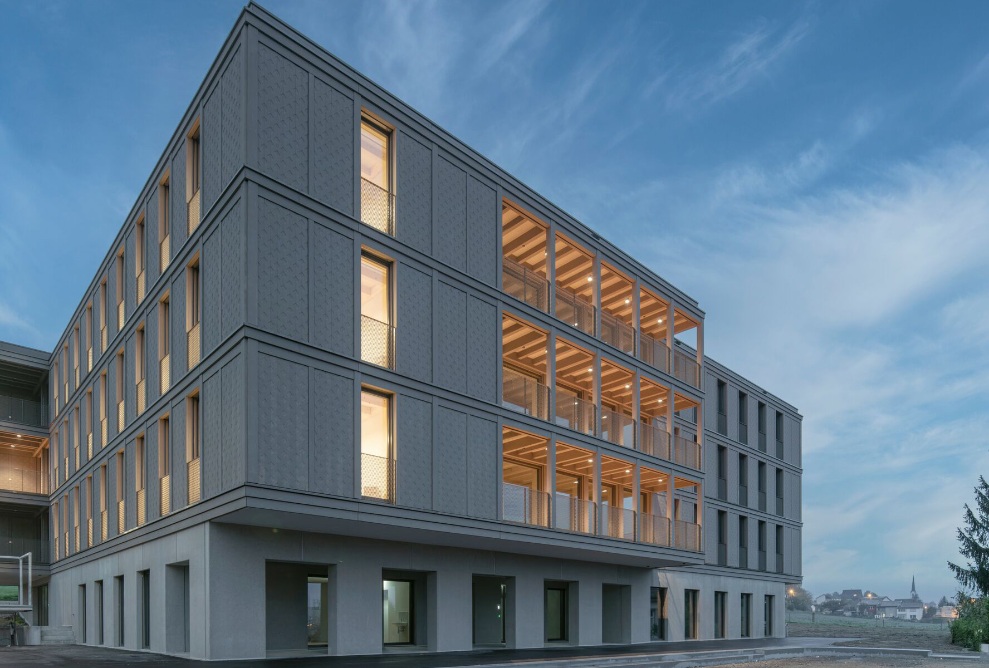 Side view of the new hospital in Münsterlingen