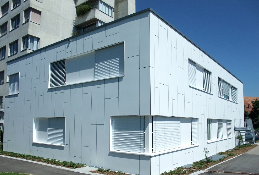 An external view of the hospital extension in Wetzikon.