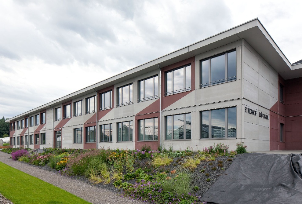 Centre de compétences Strickhof avec espace extérieur