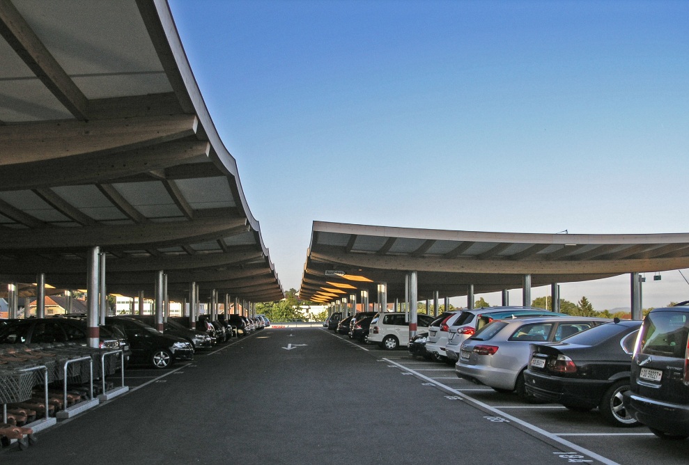 Prise de vue au milieu du parking couvert The Umbrellas Langendorf