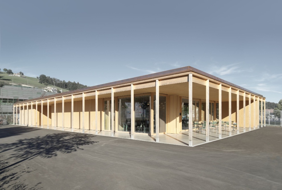 Vue extérieure du bâtiment bistrot en bois