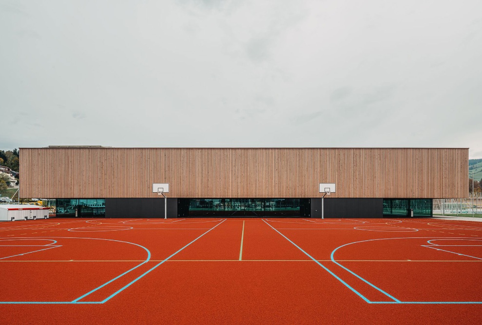 Dreifachturnhalle Rietwies in Wattwil mit Aussenplatz