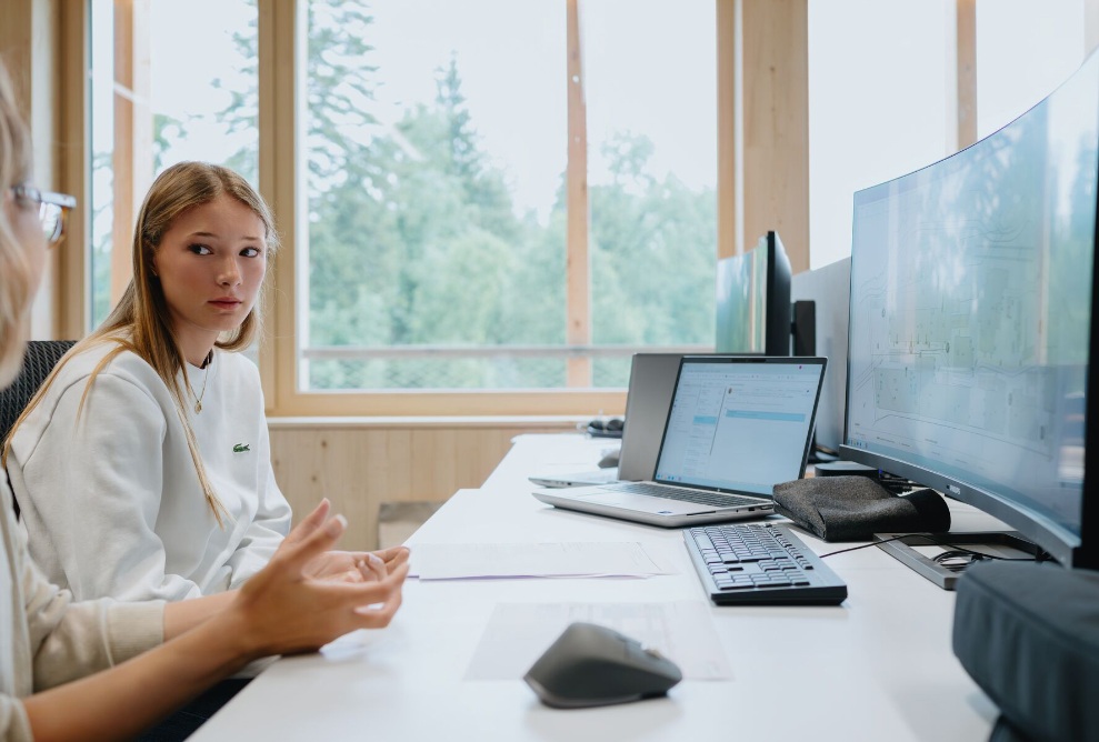 Portrait of a trainee draughtswoman specialising in architecture at the Lehmann Group
