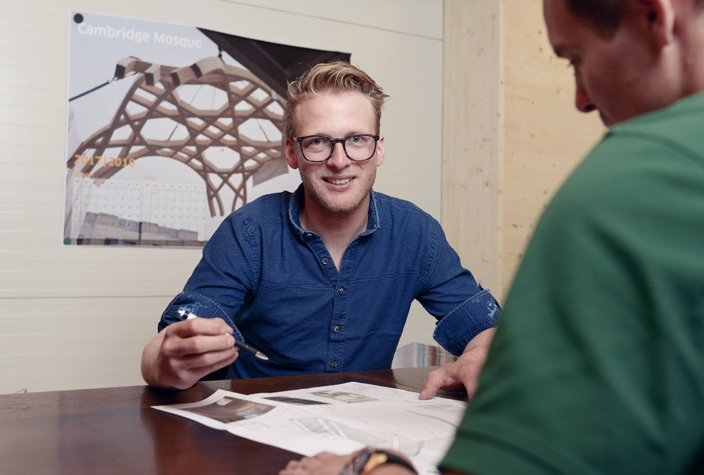 Projektleiter und Team im Zentrum des Baugeschehens von Free From Projekten.