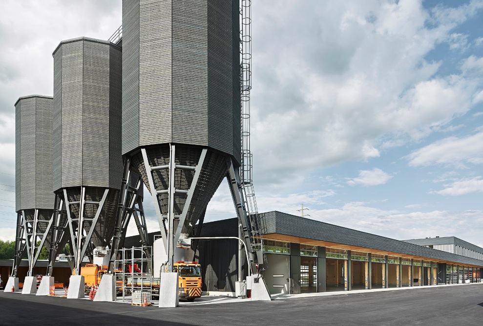 trois silos à bois dodécagonaux d'un volume de 900m3 chacun à Berne Wankdorf<br/><br/><br/><br/><br/><br/><br/><br/><br/><br/><br/>