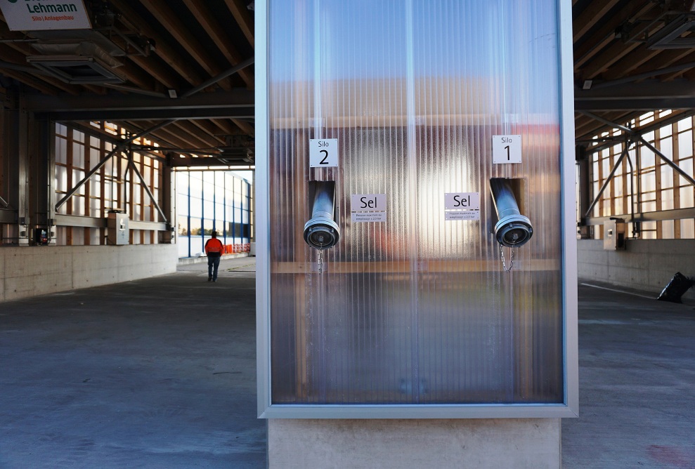 View from the outside to the inside of the modular silo facility in Fribourg